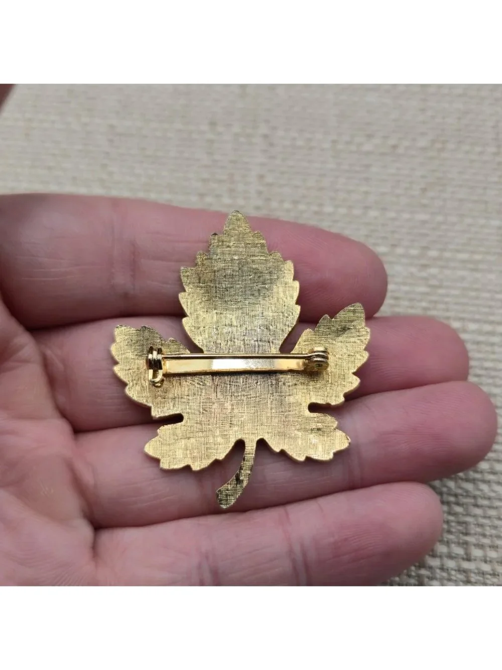 Vintage Enamel Fall Maple Leaf - Gold Tone Autumn Foliage Pin Brooch A8061